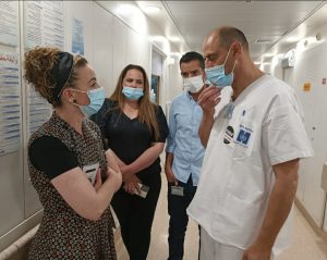 הצבת עמדות שיטור בבתי חולים