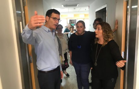 מנכ"ל משרד הבריאות משה בר סימן טוב בסיור בבית החולים קפלן עקב המצב הביטחוני