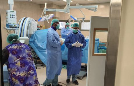 לראשונה בכל אזור הצפון: במרכז הרפואי זיו צפת בוצע ניתוח לתיקון עקמת קשה בגבו של מטופל