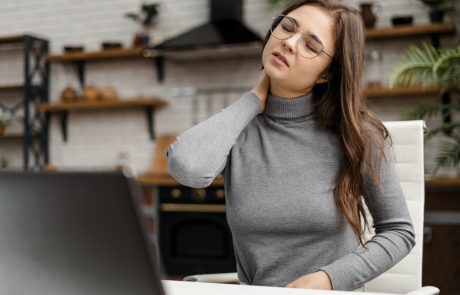 כאבים בצוואר לאחר שינה – מדוע זה קורה?